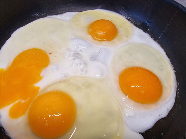 Яичница без масла, от которой все ахнут! Секретный лайфхак покорит вашу кухню