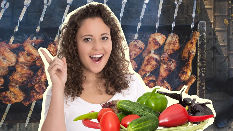 Лучшего салата к шашлыку еще не придумали: готовится прямо у костра