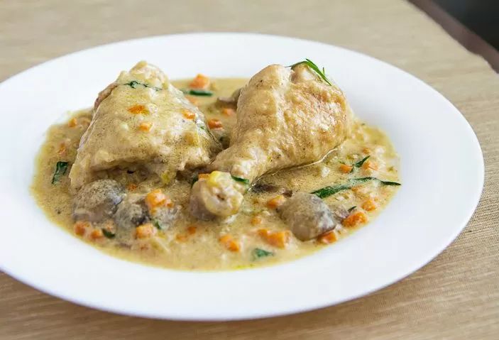 Фрикасе из курицы по?домашнему: простой уютный рецепт