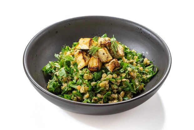 Чечевица с травами и запечённым баклажаном — простое решение для сытного ужина