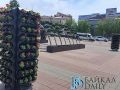 На главной площади Улан-Удэ появились обещанные вертикальные цветники и арка с вазонами для цветов