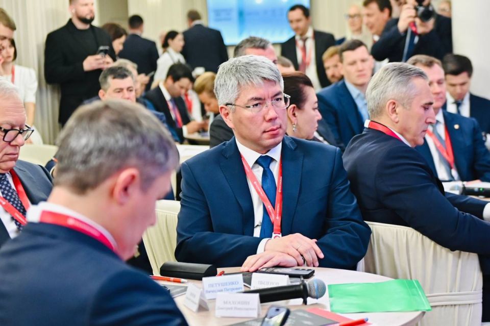 Глава Бурятии выступил на панельной дискуссии «Перезагрузка инфраструктурных инвестиций: как восстановить доверие?» на ПМЭФ