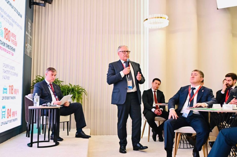 Глава Бурятии выступил на панельной дискуссии «Перезагрузка инфраструктурных инвестиций: как восстановить доверие?» на ПМЭФ