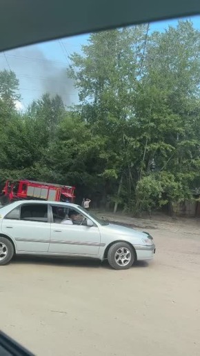 #атвпишут горит трава по электронным столбом в районе Лебедева , рядом гаражи