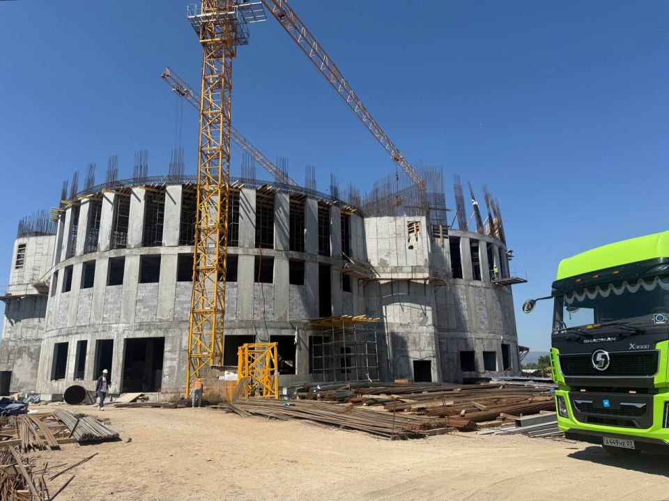 Немного кадров со строительства Национального музея Бурятии