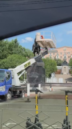 #атвпишут. Чистка памятника на Проспекте Победы