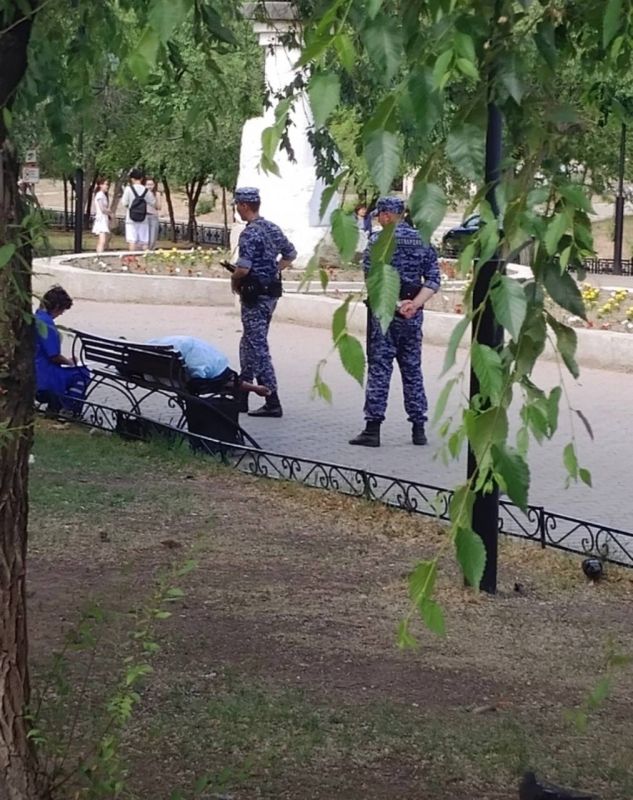 В Улан-Удэ на лавочке обнаружили труп мужчины