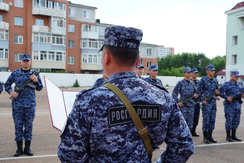 В Улан-Удэ 27 сотрудников вневедомственной охраны Росгвардии приняли присягу