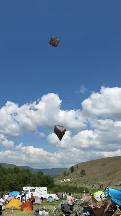 #  Ż ,         