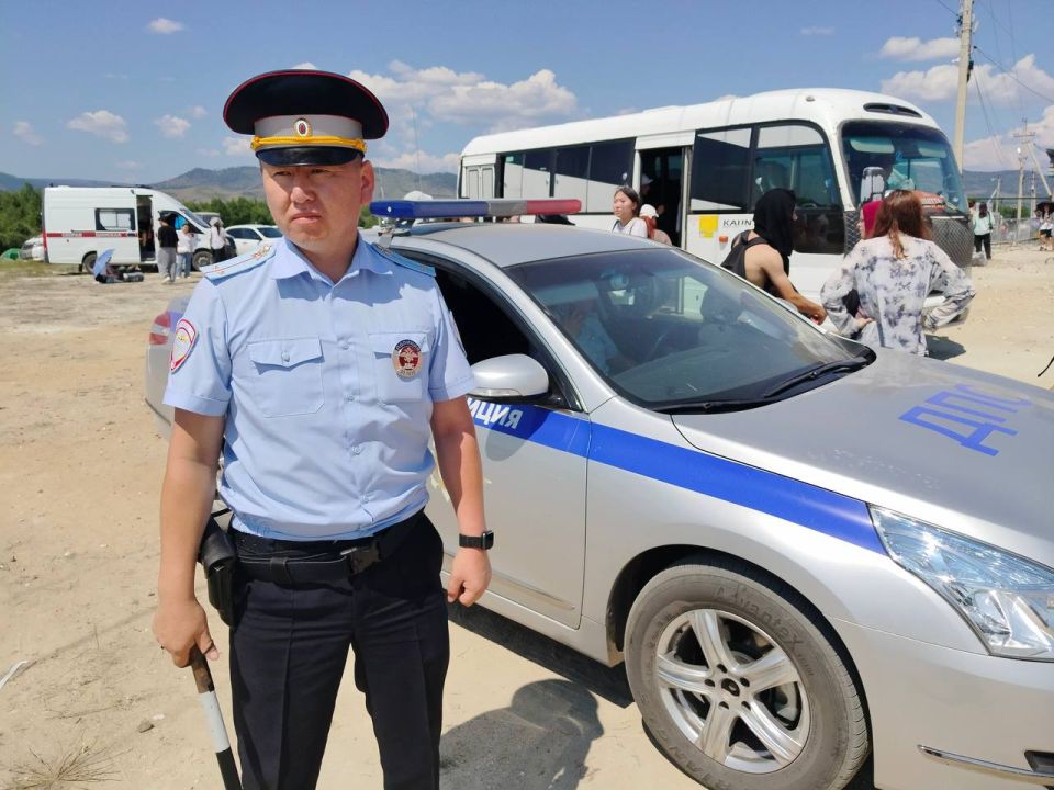 Сотрудники полиции обеспечивают охрану общественного порядка на Международном музыкальном фестивале «Голос кочевников»