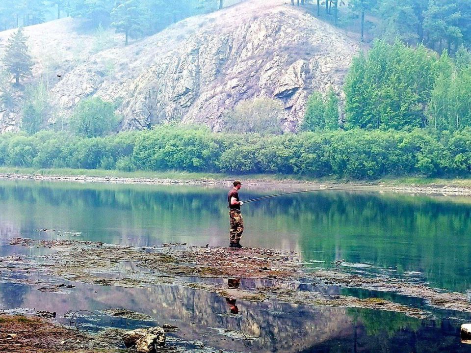 Сотрудники ОСН «Кодар» УФСИН России по Забайкальскому краю поделились рецептом «Карася на углях под овощами»