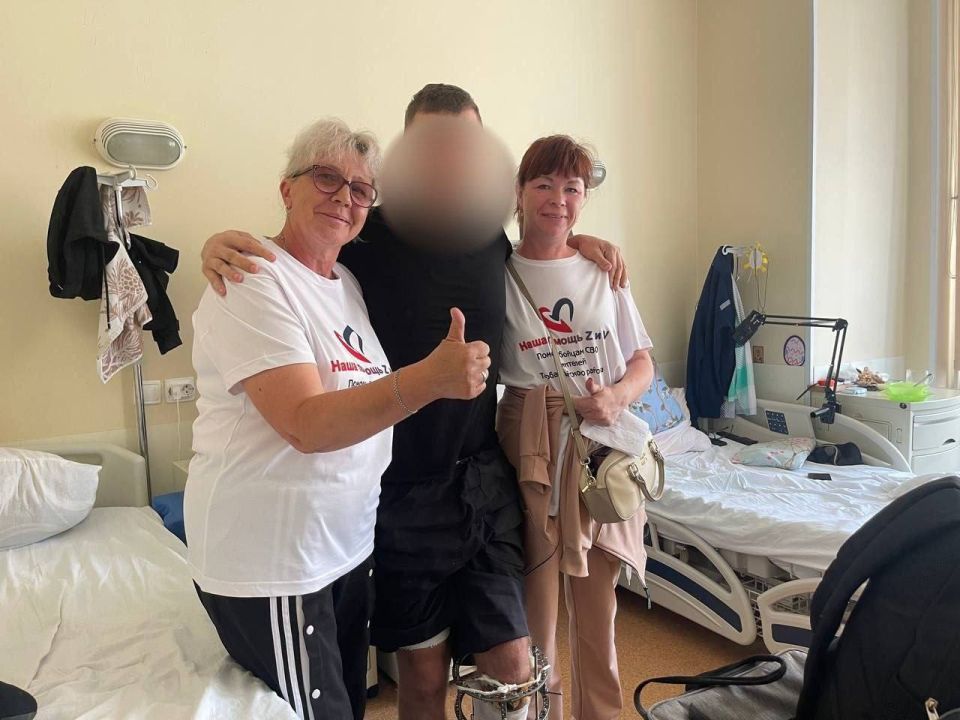 Депутат Народного Хурала Республики Бурятия, председатель регионального общественного совета партпроекта «Женское движение Единой России» Марина Рогачева совместно с волонтерами из Тарбагатайского района Ольгой Медведевой и...