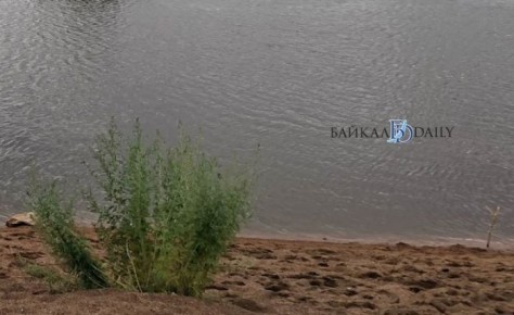 Жителей Кяхтинского района озадачило, что в посёлке Курорт Киран перед рекой установили шлагбаум