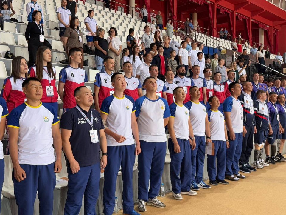 В Физкультурно-спортивном комплексе Улан-Удэ проходят Всероссийские соревнования среди ветеранов специальной военной операции «Кубок ФОНБЕТ по волейболу сидя»