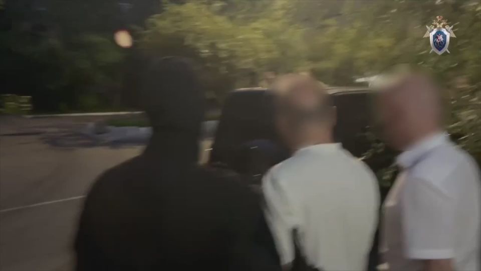          ,  -   