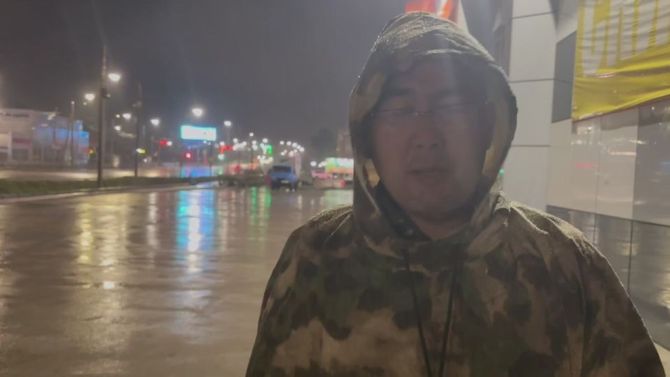  Ը,    :          