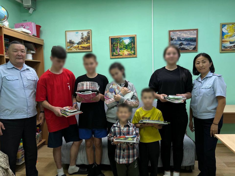 В Кижингинском и Курумканском районах приобретены канцелярские товары и подарки детям