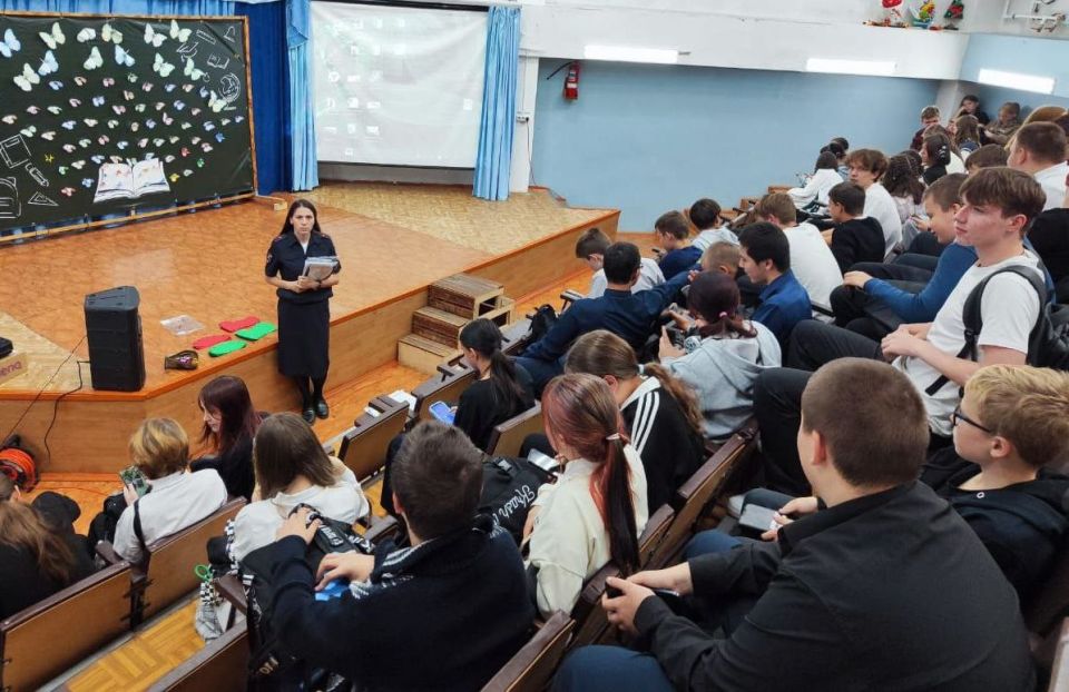 Школьные уроки с траснпротными полицейскими продолжаются