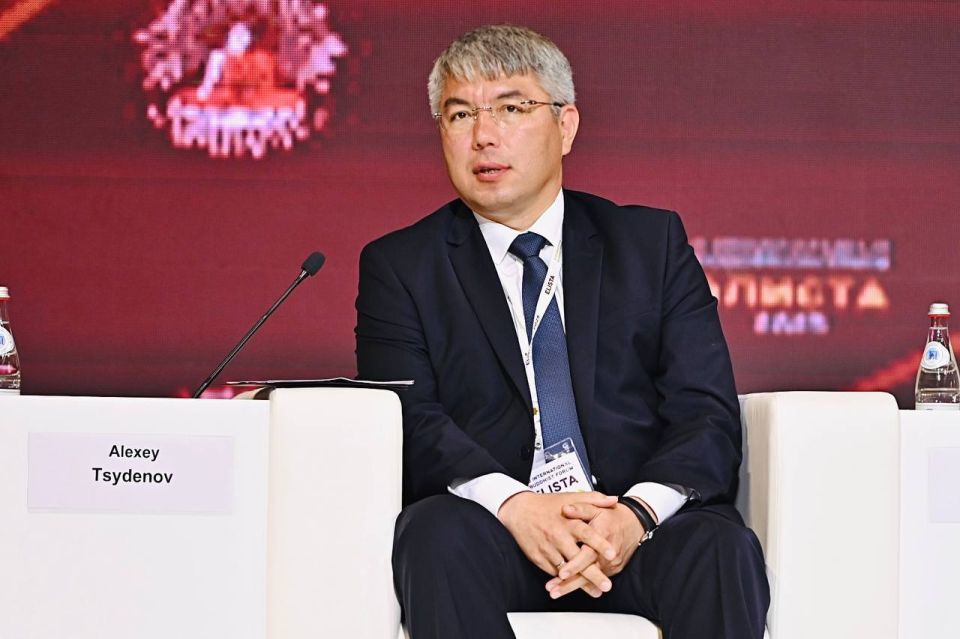 «Отклик верующих и поддержка Президента»: Глава Бурятии Алексей Цыденов о зарождении буддийского форума