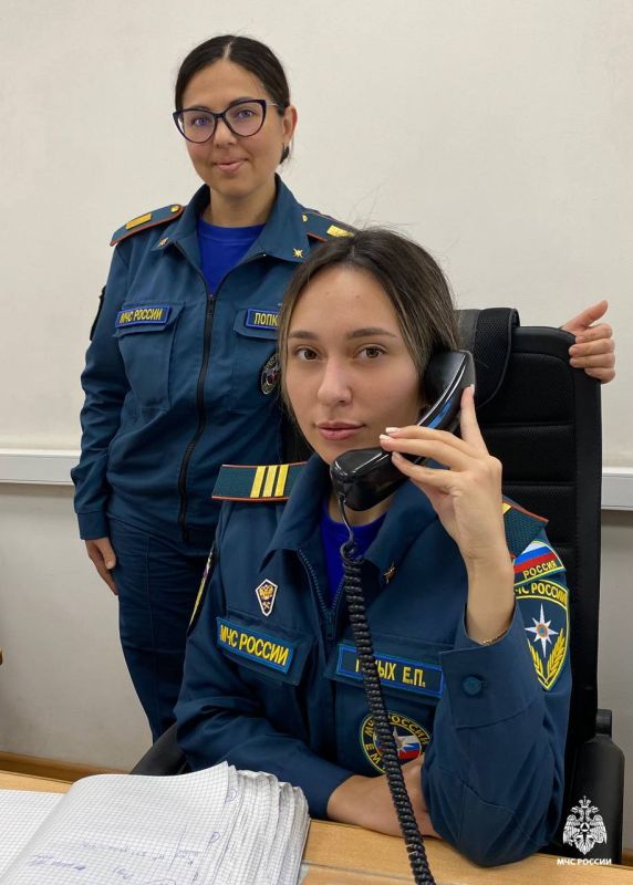 #Безопасныхвыходных желают диспетчеры центрального пункта пожарной связи Ольга Попкова и Елизавета Голых