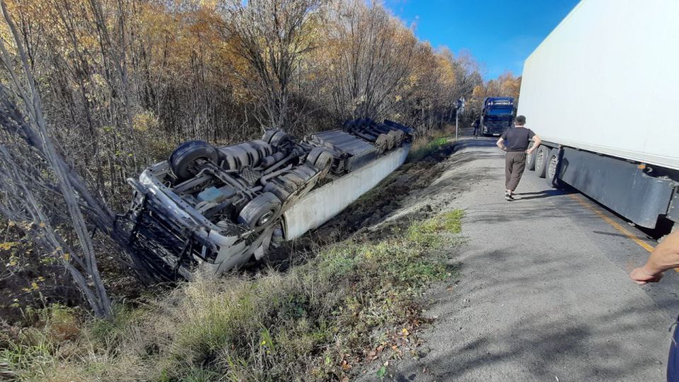 Фура перевернулась на трассе «Байкал» в Кабанском районе Бурятии