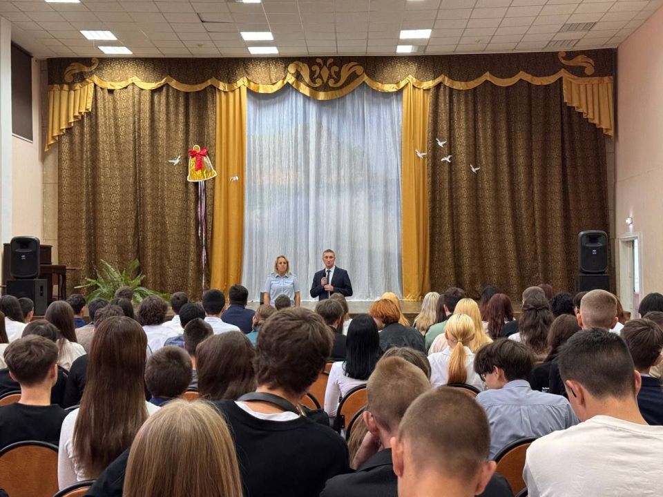 Транспортные полицейские в Северобайкальске встретились со старшеклассниками и студентами
