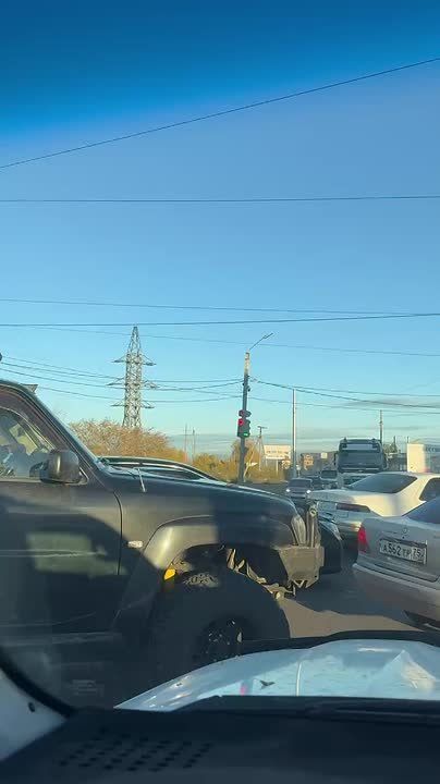 #атвпишут при работающем светофоре на Стрелке в час пик