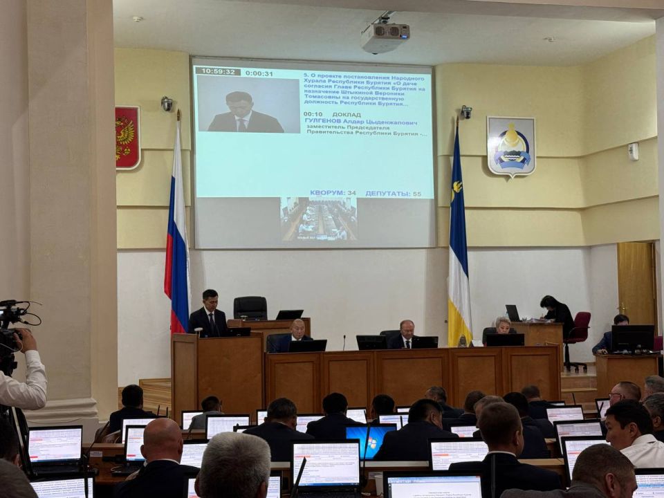 Заместитель Председателя Правительства Бурятии Алдар Гулгенов представил на сессии кандидатуру на государственную должность Уполномоченного по правам ребенка в РБ. Назначение требует согласования с региональным парламентом