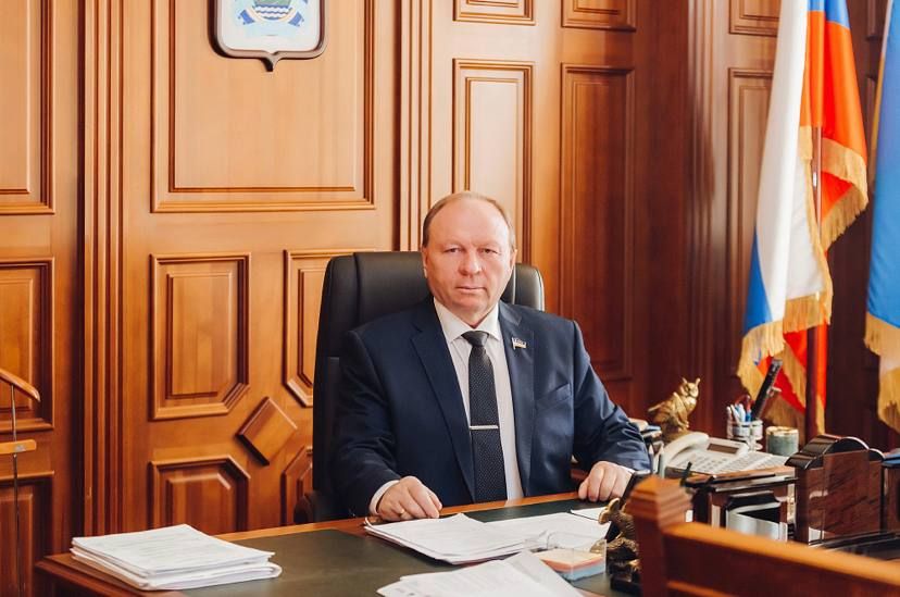 Председатель Народного Хурала Владимир Павлов поздравил людей старшего поколения с днем уважения и почтения
