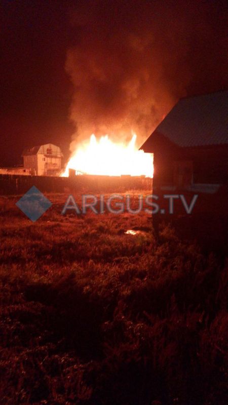 Нам пишут: Ночью вспыхнул пожар в Нур-Селении