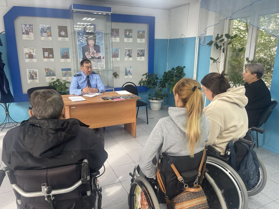 По представлению прокуратуры произведен ремонт пандуса и организовано освещение в доме инвалидов-колясочников