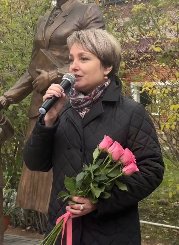 Сегодня депутат Народного Хурала Бурятии Марина Рогачева поздравила от депутатов республиканского парламента и от себя лично работников и студентов Бурятского республиканского педагогического колледжа с наступающим Днем...