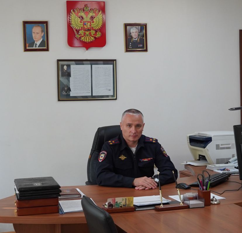 Уважаемые коллеги!. Сердечно поздравляю личный состав и ветеранов со 107-й годовщиной со дня образования уголовного розыска МВД России! Эта служба занимает одно из ключевых мест в системе органов внутренних дел