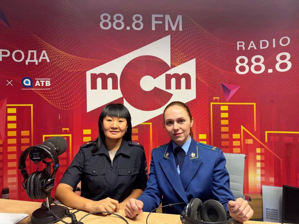 Сегодня в прямом эфире радио mCm старший помощник прокурора республики по взаимодействию со средствами массовой информации и общественностью Ольга Печерская совместно с инспектором по особым поручениям Управления ГИБДД МВД...