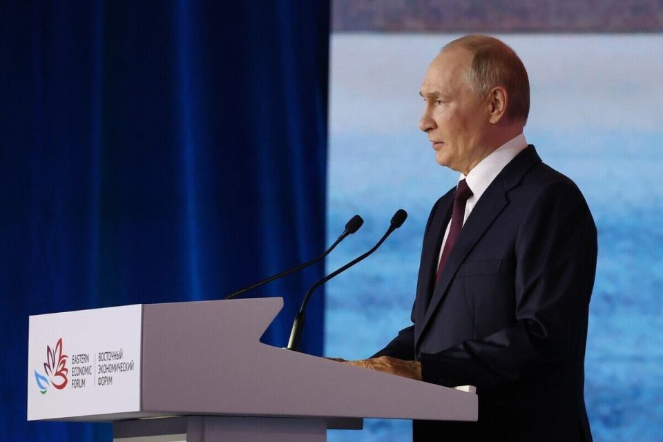 Глава Бурятии Алексей Цыденов поздравил Владимира Путина с днём рождения