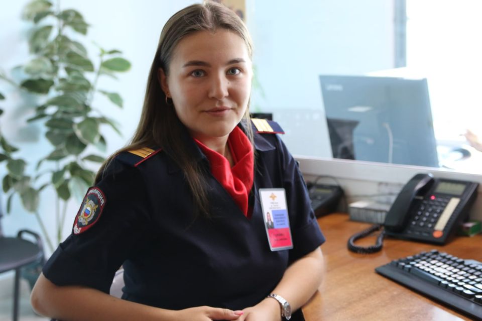 Доброго утра и отличного пятничного настроения желает нашим подписчикам помощник оперативного дежурного дежурной части УМВД России по г.Улан-Удэ Диана Клюкина