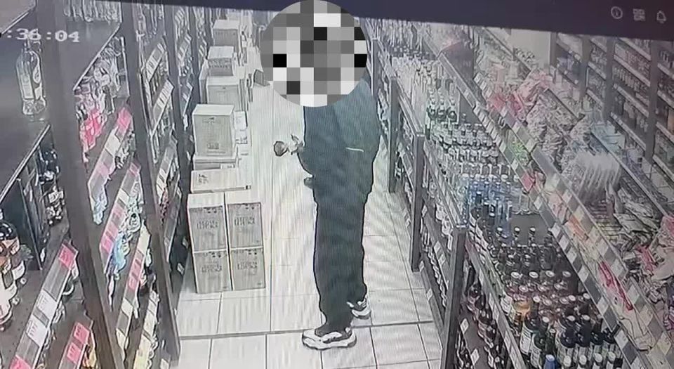 В Кабанском районе оперативниками уголовного розыска раскрыта кража телефона и продуктов из общепита