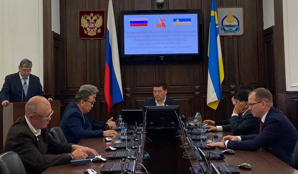 Сегодня состоялось заседание Комитета Народного Хурала Бурятии по земельным вопросам, аграрной политике и потребительскому рынку под председательством Семена Матхеева