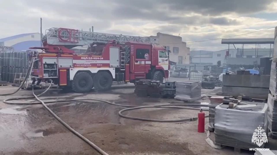 Сотрудники МЧС России локализовали пожар в Улан-Удэ