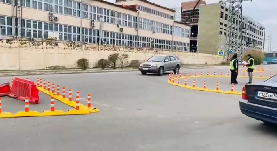 Круговое движение организовано на перекрёстке Жуковского и Дундича