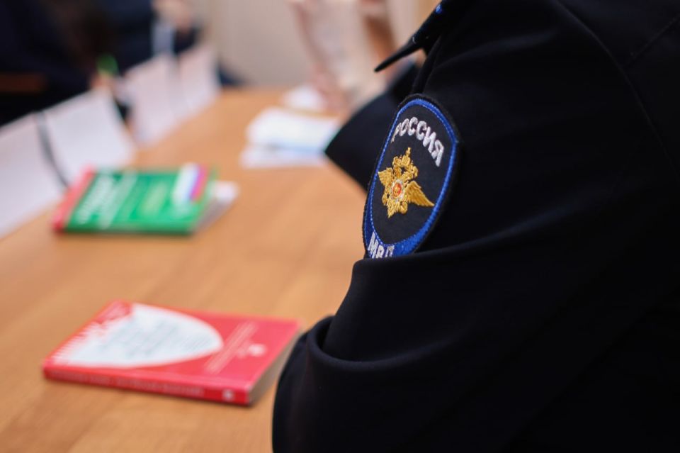 В Селенгинском районе сотрудниками полиции задержан подозреваемый в краже из автомобиля