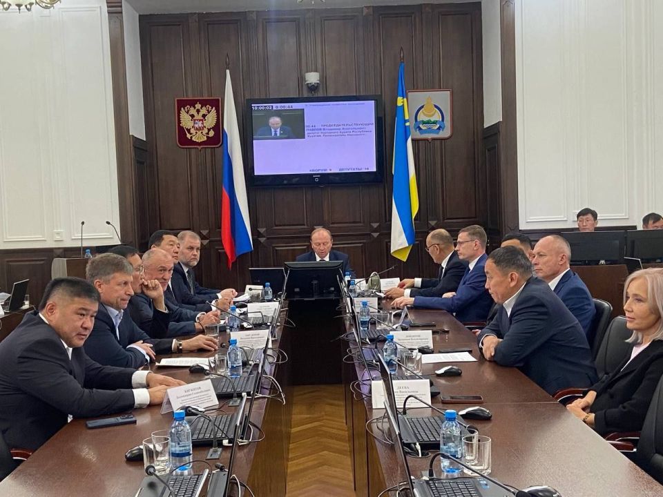 В республиканском парламенте проходит заседание Совета Народного Хурала Бурятии