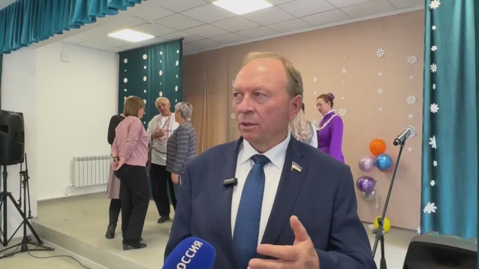 Бэшр hууринда мндэр станицын ндэhэ hуури байгуулhан хасагуудай мнхэ дурасхаалда зорюулhан мемориальна самбар мн хд hууринай “Казачонок” гээд нэрэтэй соелой байшанай hэльбэн шэнэлэгдэhэнэй удаа нээлгын баяр еhололнууд болобо