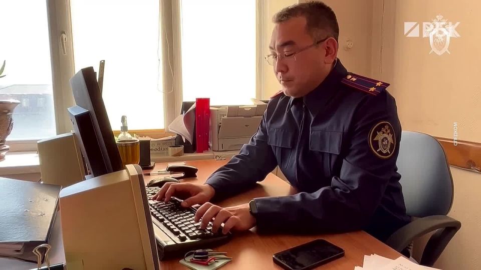 В Улан-Удэ следователи задержали заведующую производством цеха готовой пищевой продукции в компании-поставщике продуктов питания, из-за которых произошло массовое отравление людей, сообщили в пресс-службе СК России