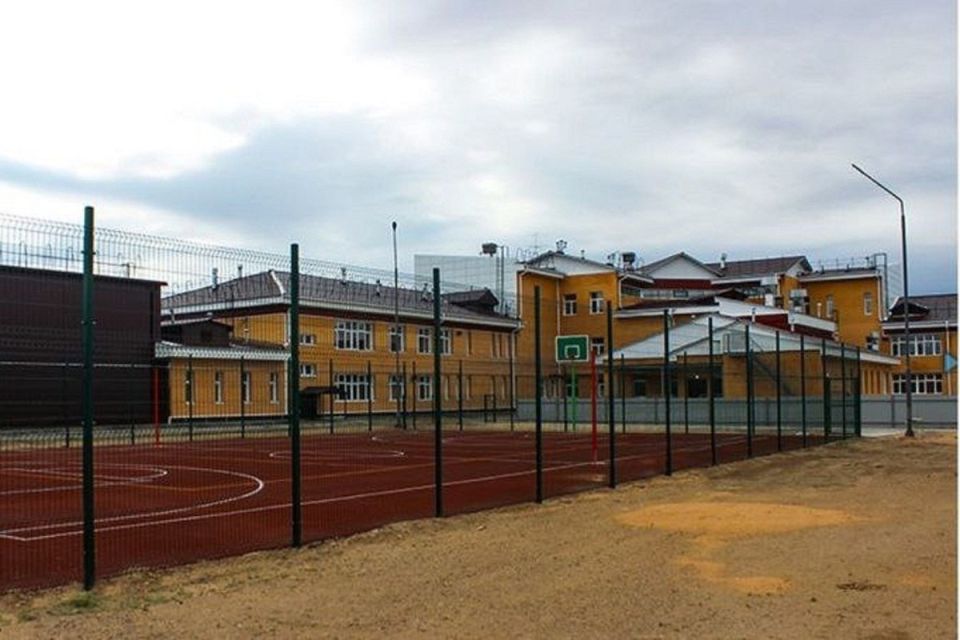 Водяной пистолет стал причиной драки между учителем и учеником в бурятской школе