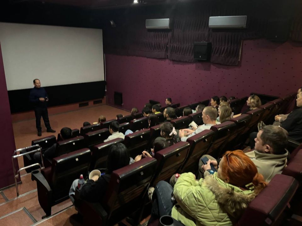 В День отца полиция Улан-Удэ присоединилась к районной акции, направленной на укрепление семейных ценностей и цифровую безопасность