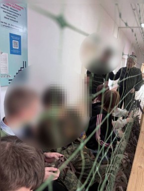 В Улан-Удэ полицейские вместе со школьниками приняли участие в республиканской акции «Авангард своих не бросает»