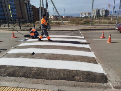 В столице Бурятии заканчивается ремонт полукилометрового участка дороги от улицы Ринчино до школы № 60. Об этом в социальных сетях заявил мэр Улан-Удэ Игорь Шутенков