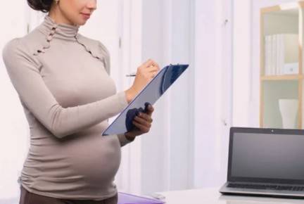 Как женщины могут получать двойное пособие по беременности и родам в 2025 году