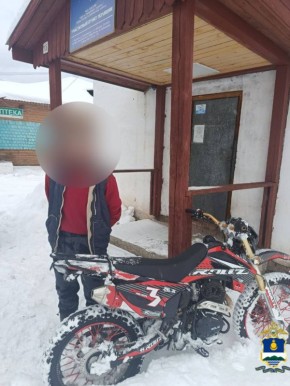 Житель Бурятии закопал мотоцикл в снегу